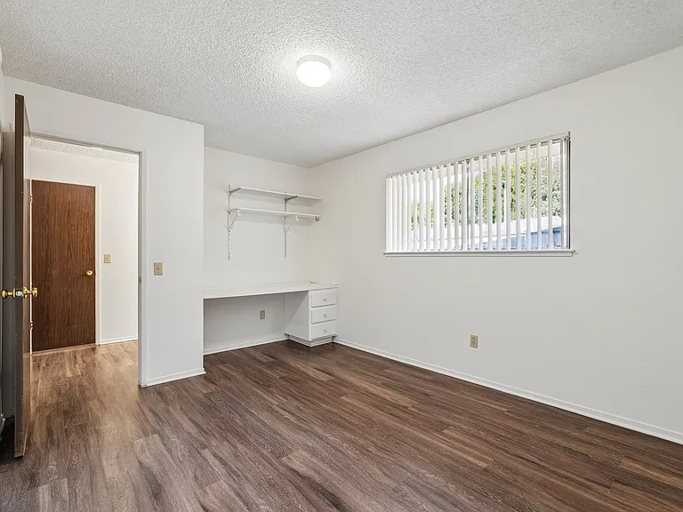 Sherwood and Forest Arms Apartments — Photo 13