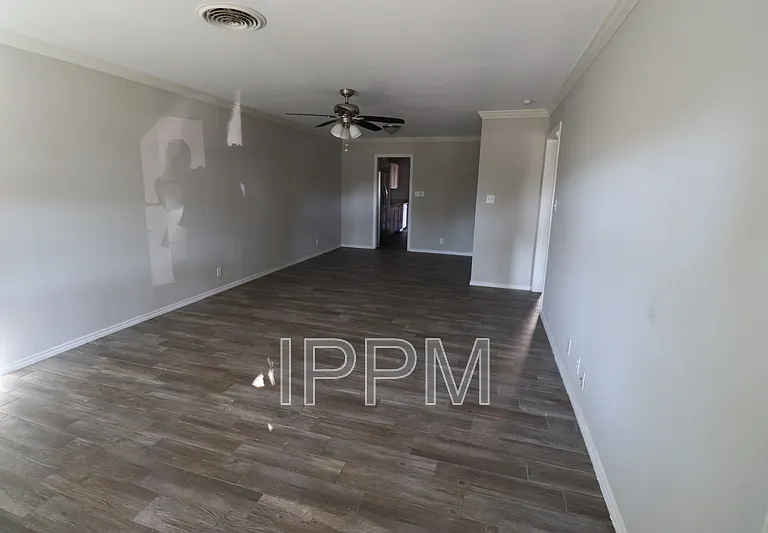 1716 Palm Valley Dr W — Photo 2