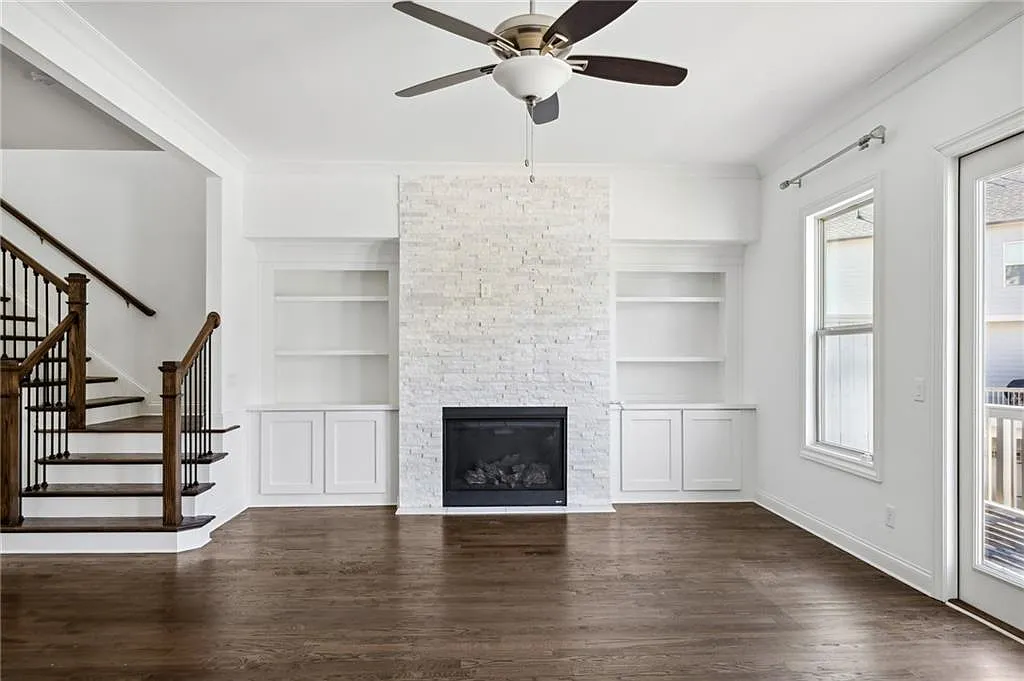 2436 Skyland Way Northeast - 1 — Photo 3