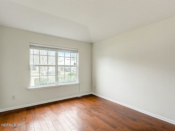 4th image of 2466 Bentshire Dr
