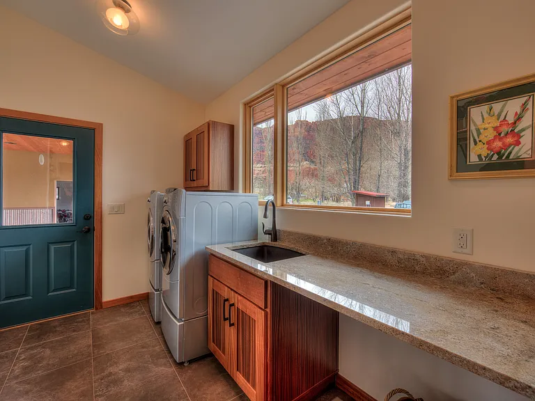 425 E Amber Ln — Photo 21
