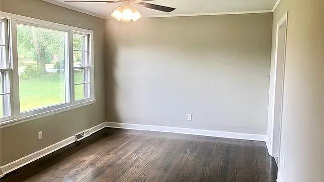 3 bed, 2100 sqft, $1,750 — Photo 2