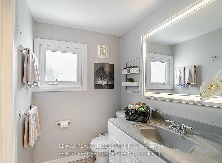 2046 Glenada Cres — Photo 24