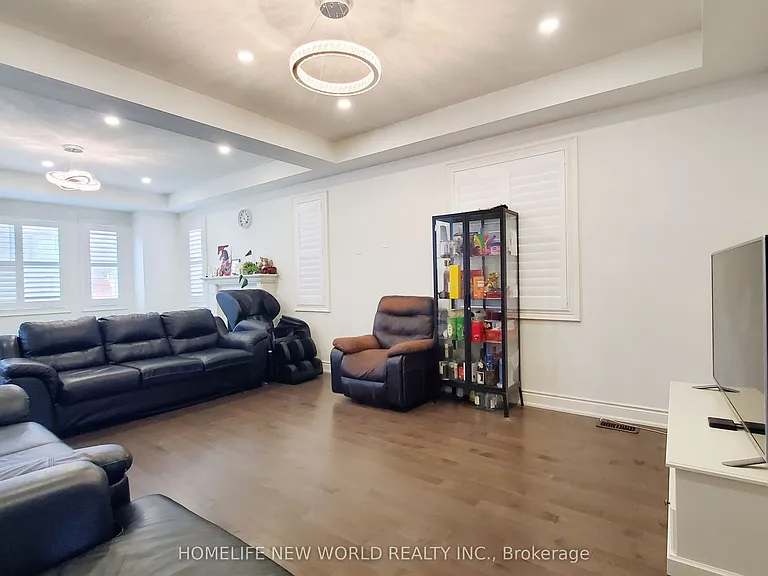 28 Fallharvest Way — Photo 4