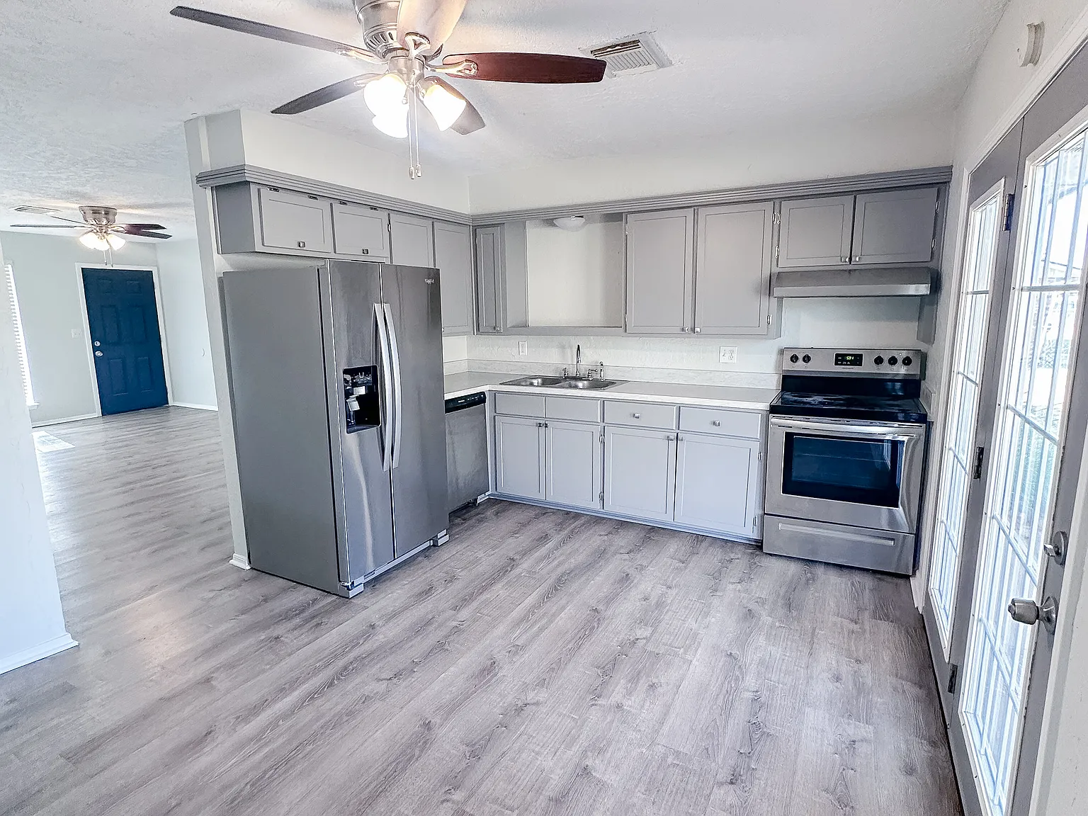 4 bed, 1.5 bath, 1300 sqft, $1,495 — Photo 3