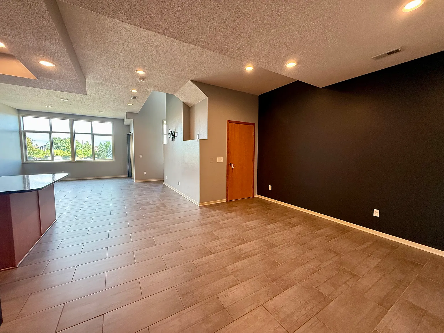 2 bed, 1810 sqft, $2,200 — Photo 4