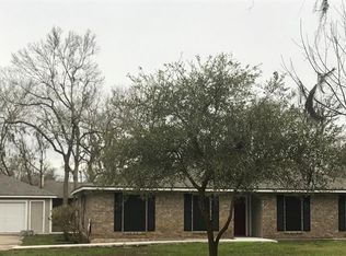 313 Rabbit Trl, Lake Jackson, TX 77566