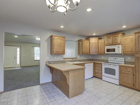 5th image of 509 W Grand Ave