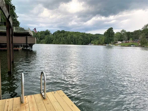 3 Crafts Ford Ct, Wirtz, VA 24184