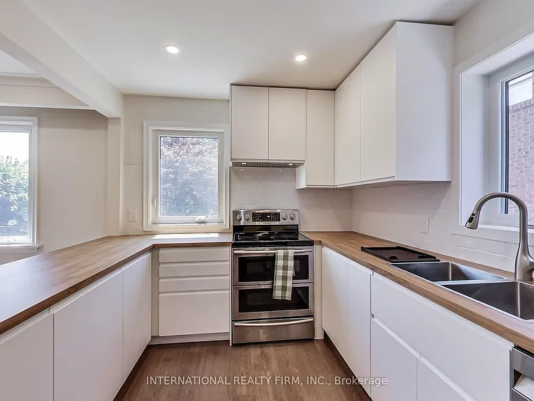 1097 Glengrove Ave — Photo 11