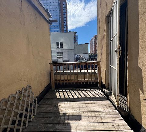 4th image of 130 10th Ave APT 2