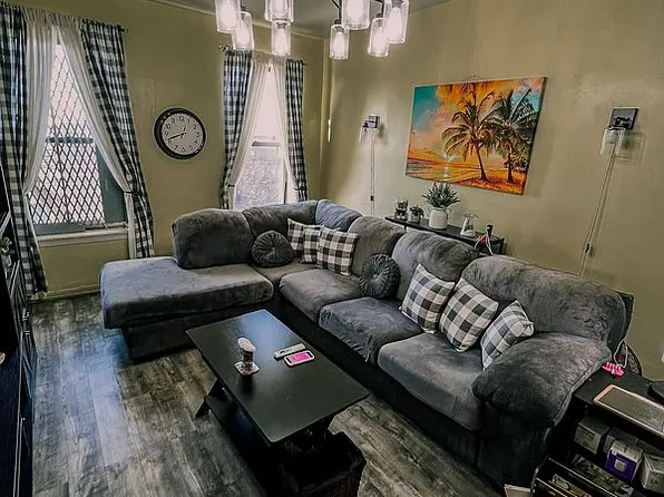 645 Barretto St #4J, Bronx, NY 10474