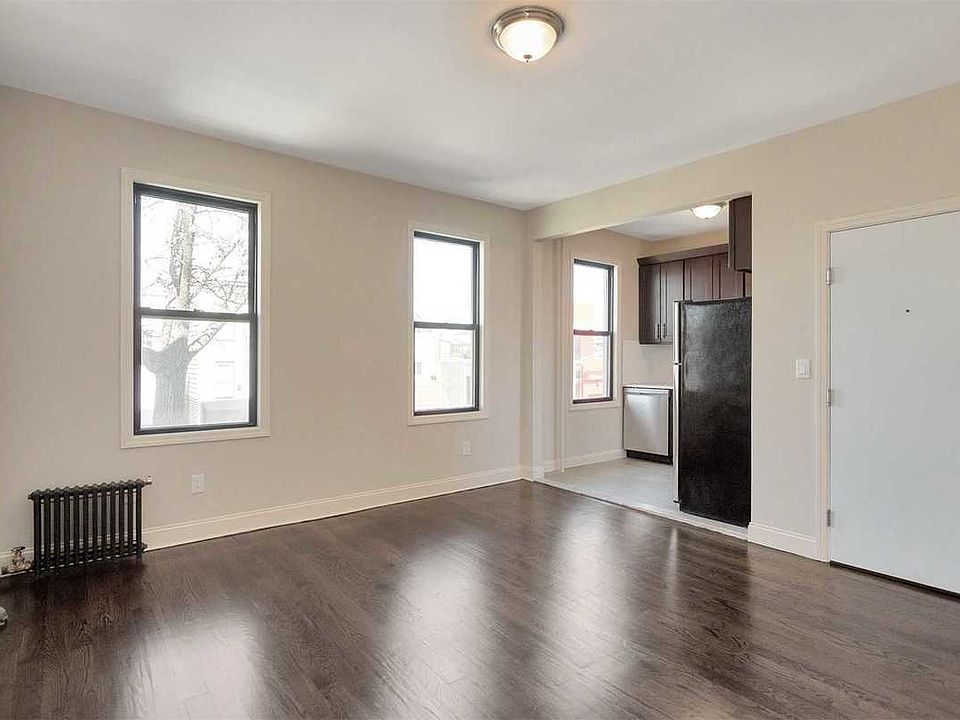 1st image of 14916 14th Ave #2