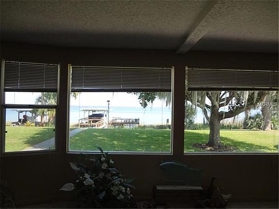 4th image of 34336 Island Dr