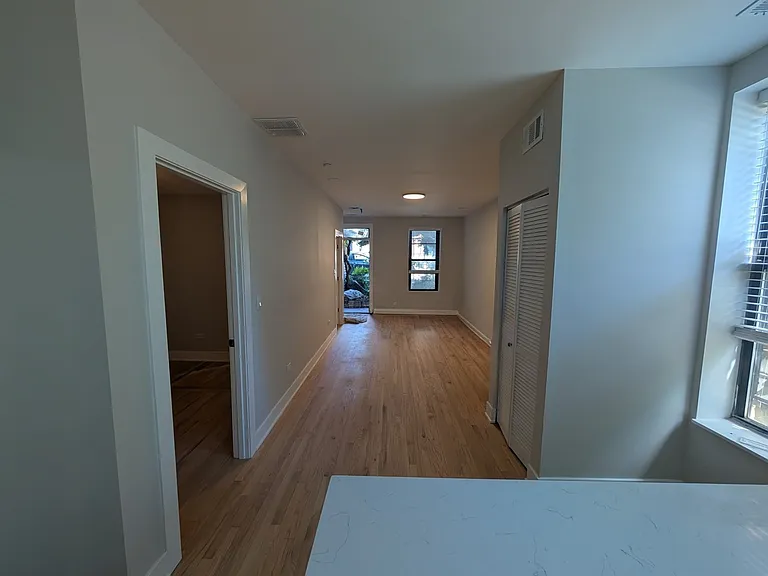 916 N Noble St #1F — Photo 4