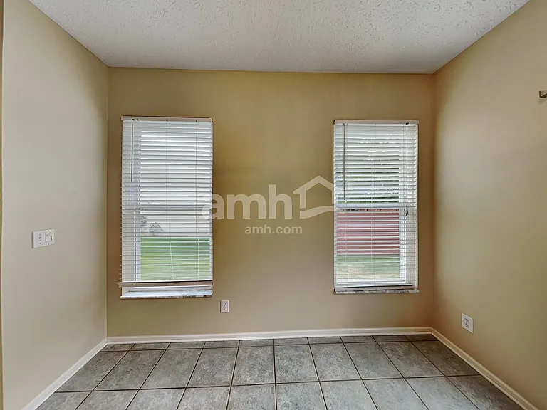 1095 Mastell Dr — Photo 4