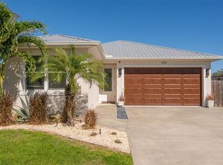 1737 Mova St, Sarasota, FL 34231