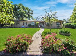 108 Glenwood Dr, Fredericksburg, TX 78624