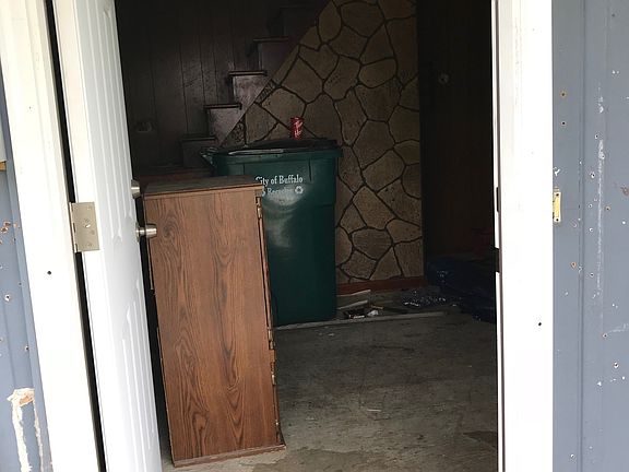 5th image of 127 Hirschbeck St