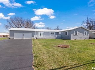 1536 N Springfield St, Virden, IL 62690