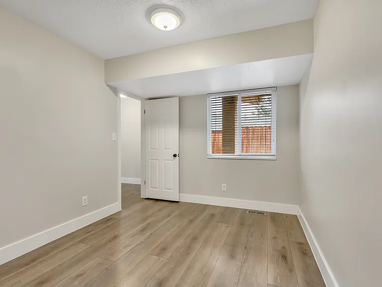 683 Seymore Dr — Photo 23