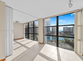 1000 Parkview Dr APT 824, Hallandale, FL 33009