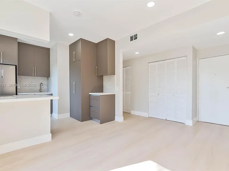 694 NE 76th St #6 — Photo 9