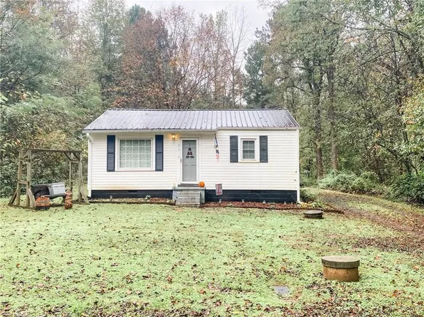 215 Robertson St, Lexington, NC 27295