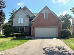 30691 Tanglewood Trl, Farmington, MI 48331