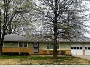 1702 NE 76th St, Gladstone, MO 64118