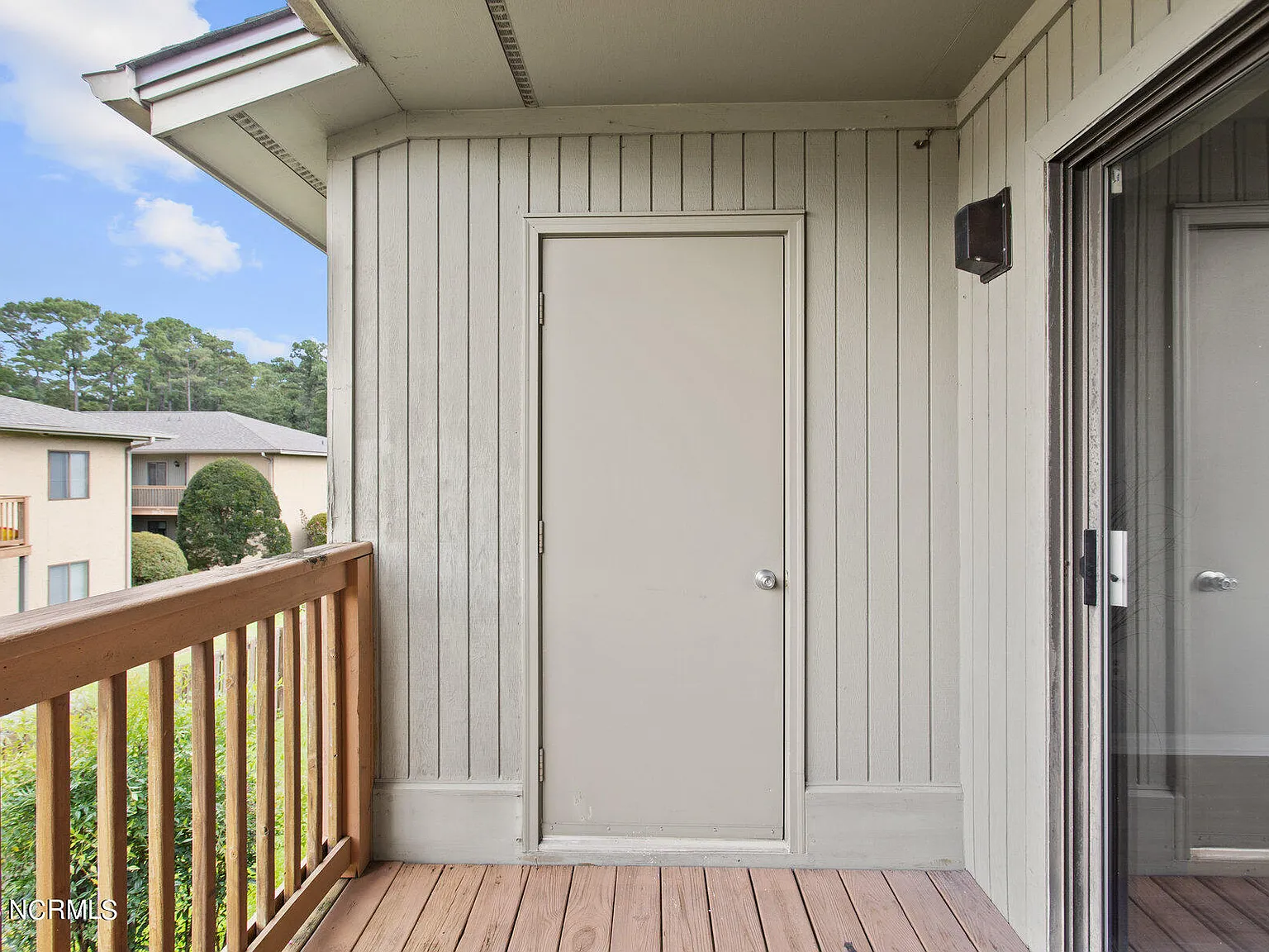 2 bed, 2.0 bath, 837 sqft, $1,350 — Photo 3
