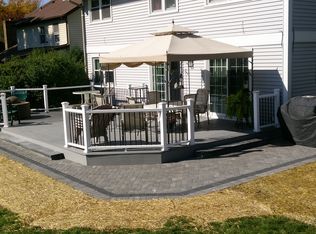 651 S Brentwood Dr, Crystal Lake, IL 60014