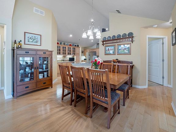 4th image of 820 Dublin Dr