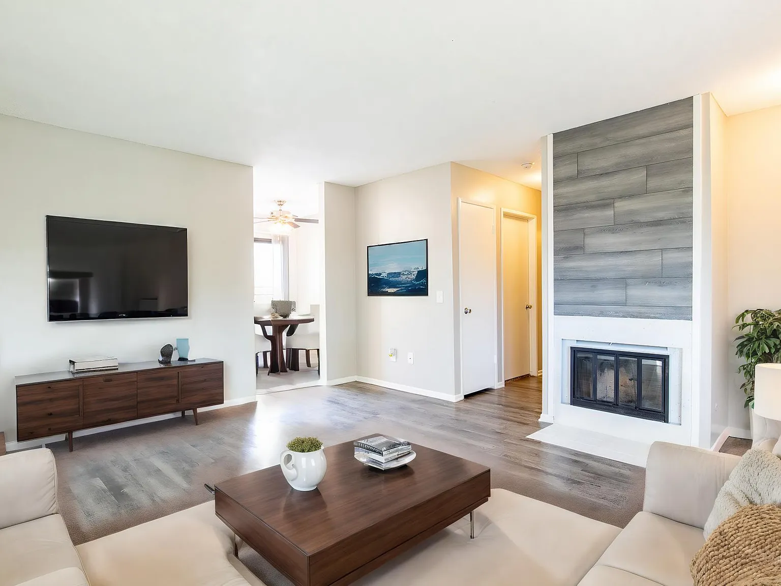 2 bed, 1.5 bath, 951 sqft, $2,090 — Photo 3