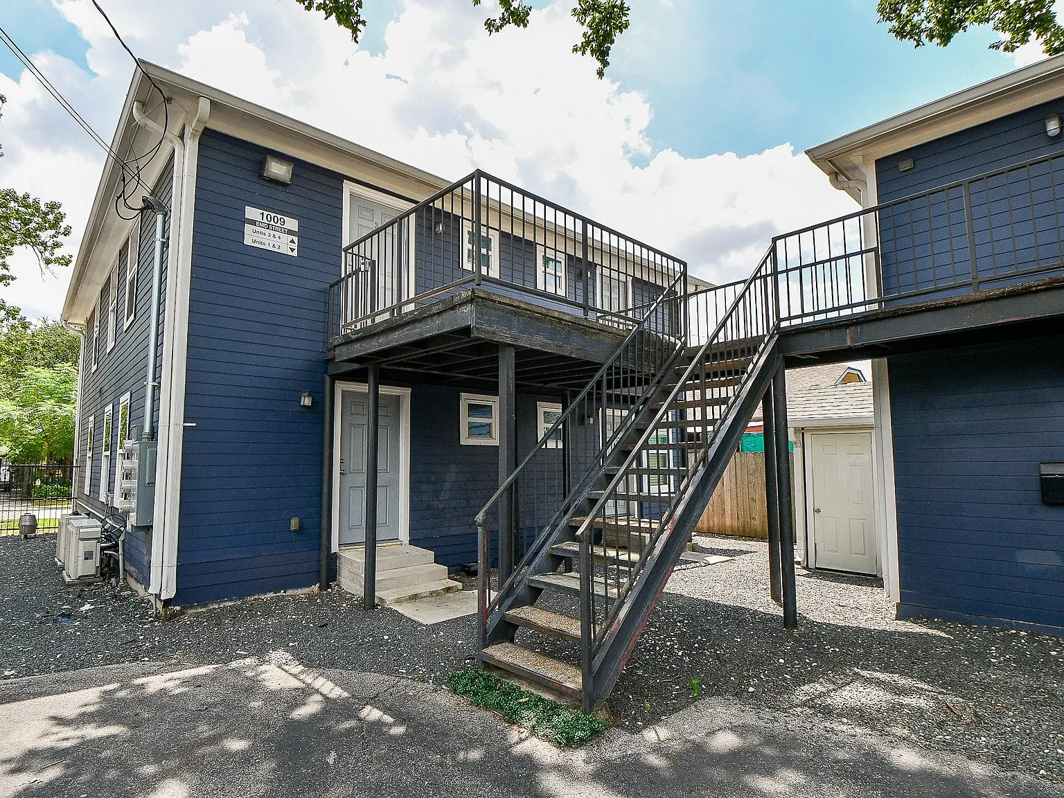 1009 Enid St — Photo 2