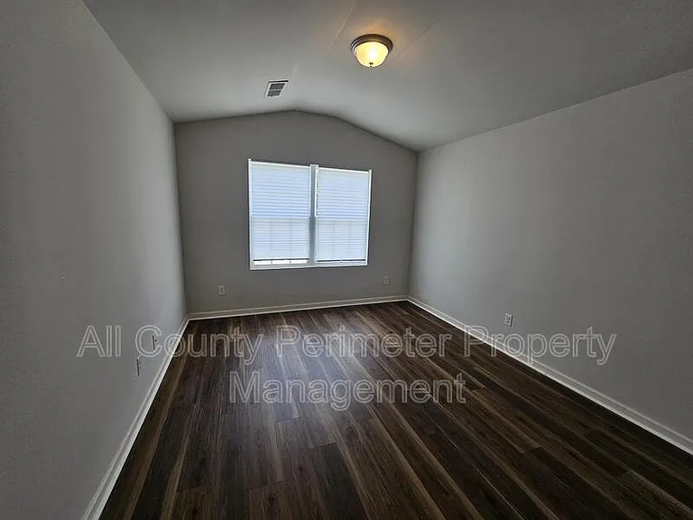 316 Freeman Cir — Photo 6