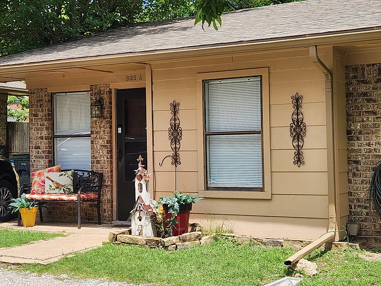 909 W Laurel St #A — Photo 16