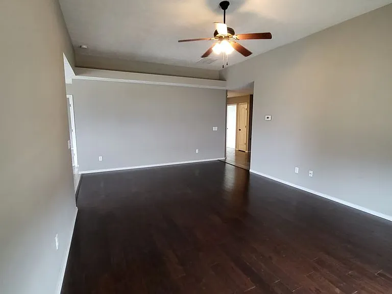 1226 Montana Pl — Photo 5