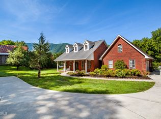 610 Dry Valley Rd, Townsend, TN 37882