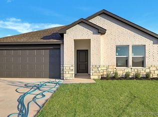 8522 E Fort Worth St, Broken Arrow, OK 74014