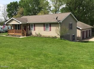 126 Dickerson St, Hillsdale, MI 49242