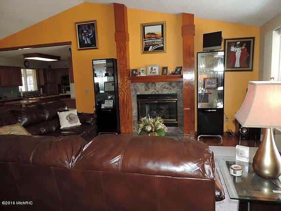 3rd image of 6785 Beech Creek Ct