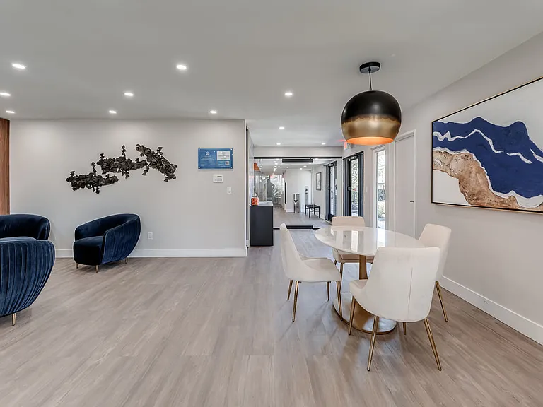 Rochester Villas — Photo 25