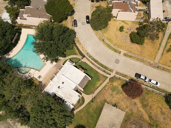 2nd image of 507 Valley Park Dr