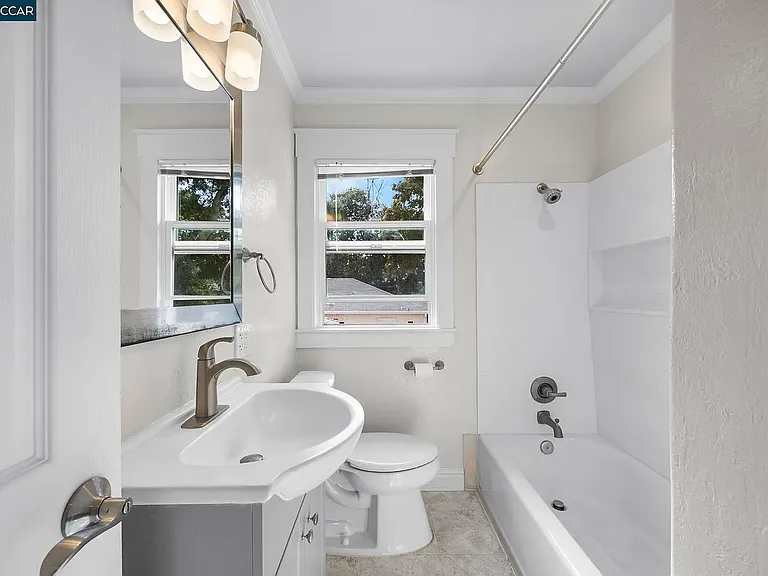 2910 Almond St #1 — Photo 3