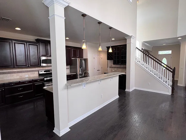 1523 Hanks Ave — Photo 3