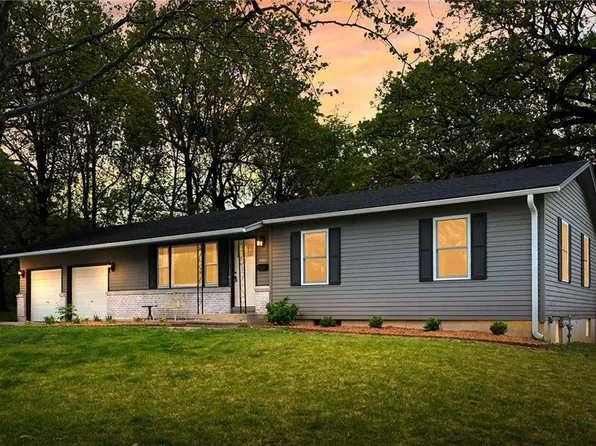 905 Willow Ln, Harrisonville, MO 64701