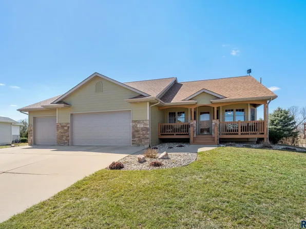 425 N Walkanda Dr, Sioux Falls, SD 57107