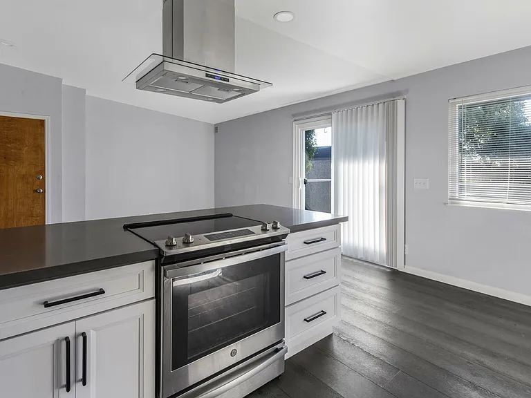 724 Central Ave — Photo 8
