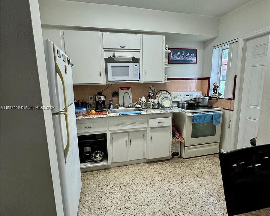 2nd image of 3150 SW 23rd St